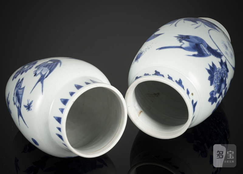 Two porcelain vases decorated in underglaze blue with bird/flower decoration - 图4
